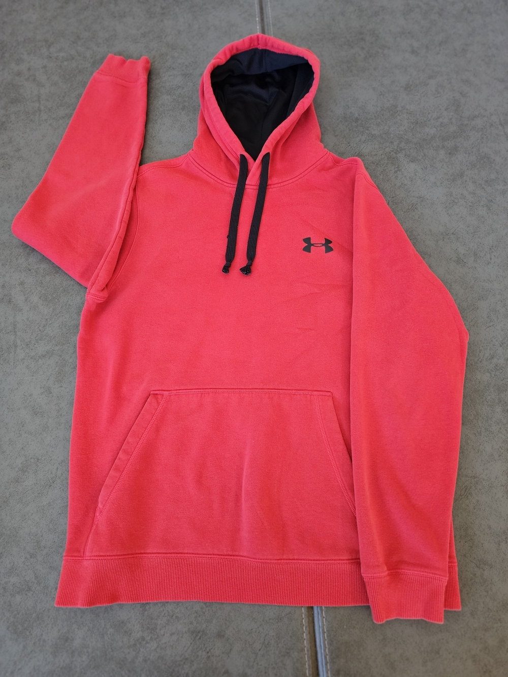Men' Red Under Armour Athletic Pullover Hoodie with Black Accents